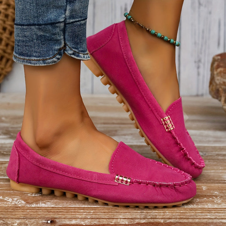 Elegante Wildleder-Loafers mit funkelndem Detail