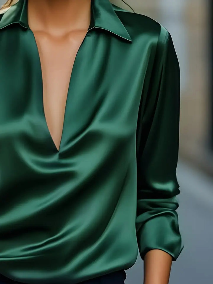 Lena | Damenbluse mit modernem V-Ausschnitt