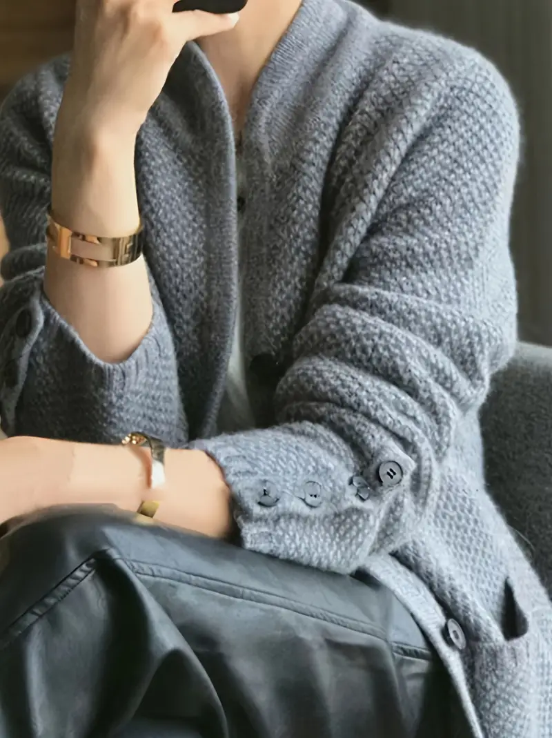 Felicia | Zeitlose Strickjacke für jeden Anlass