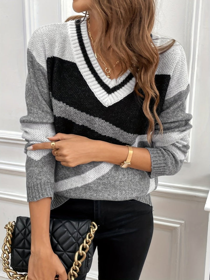 ElisaBerlin | V-Ausschnitt Strickpullover mit Stil