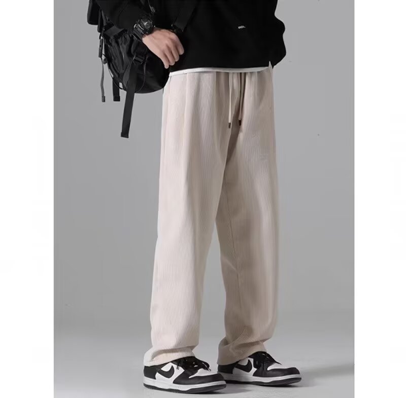 Jan | Retro-Sporthose für den Alltag im Herbst