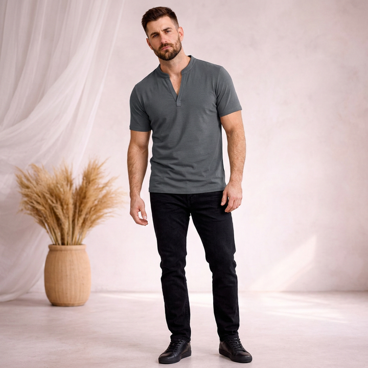 Elias | Trendiges V Shirt für stilvolle Herren