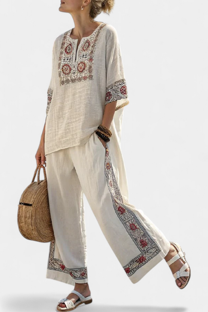 Isabella | Feine Bluse mit Stickereien und fließender Hose