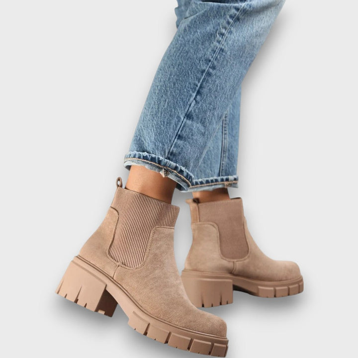 Clara | Ribbed Chelsea Boots Damen modern elegant