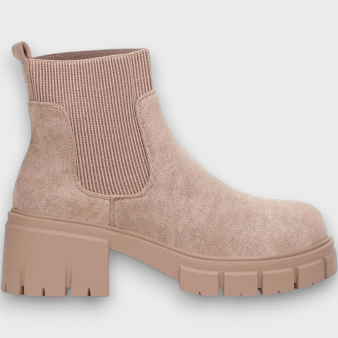 Clara | Ribbed Chelsea Boots Damen modern elegant