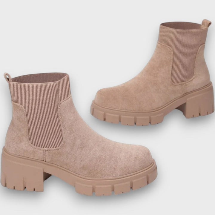 Clara | Ribbed Chelsea Boots Damen modern elegant