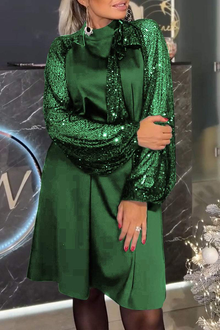 Damenkleid mit Patchwork und glänzenden Pailletten