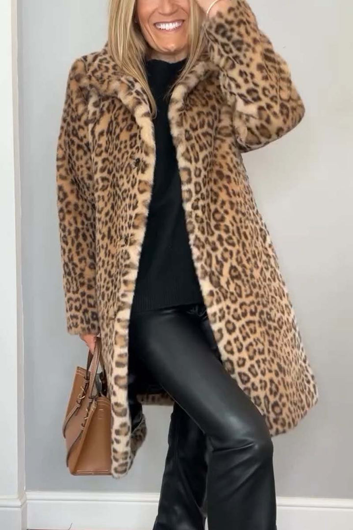 Liesa | Leopardenmantel mit Knopfleiste und flauschigem Innenfutter