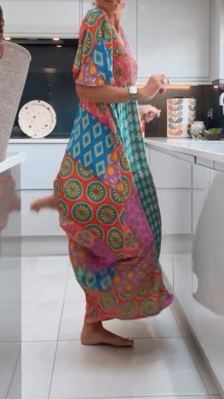 Isabella | Paisley Muster Kleid mit fließender Linie