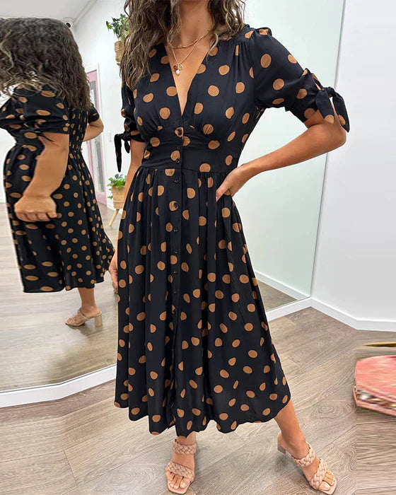 Elisa | Gepunktetes Kleid mit tiefem Ausschnitt und Charme