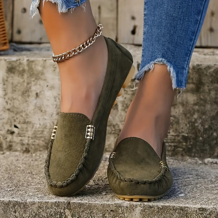 Elegante Wildleder-Loafers mit funkelndem Detail