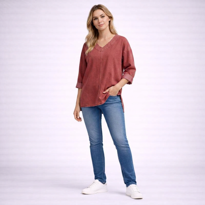 Mirela | Lockeres V-Ausschnitt Top mit Design