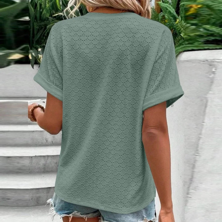 V-Ausschnitt Shirt für Damen in modernem Look