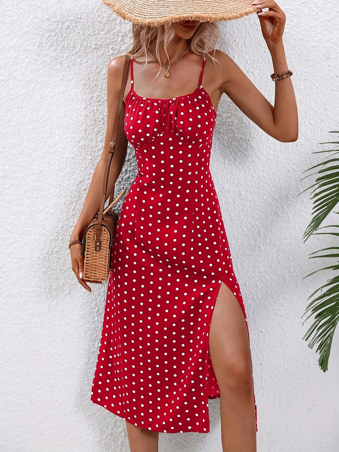 PUNKTE KLEID MIT VINTAGE-CHARME UND SOMMERLICHER LEICHTIGKEIT