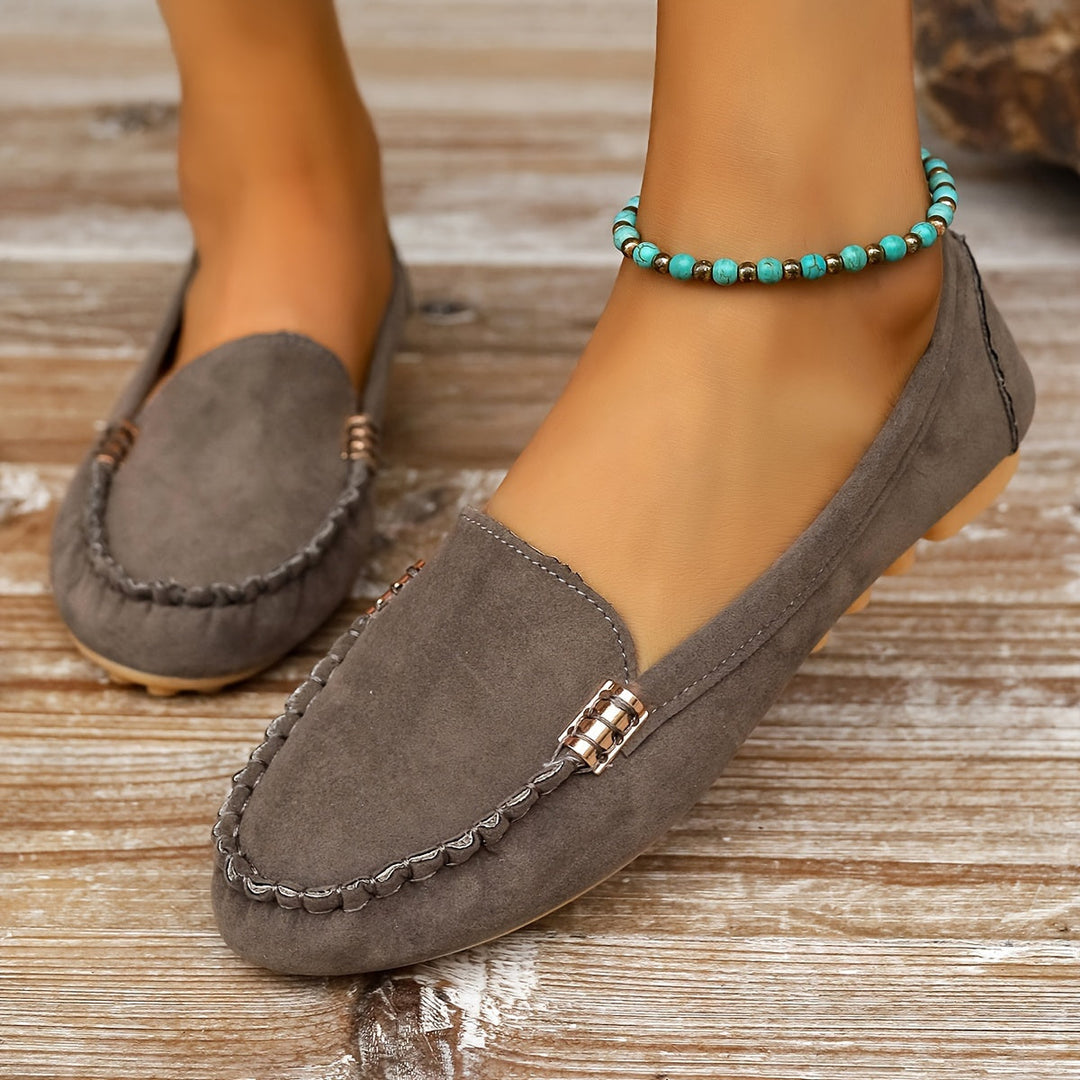 Elegante Wildleder-Loafers mit funkelndem Detail