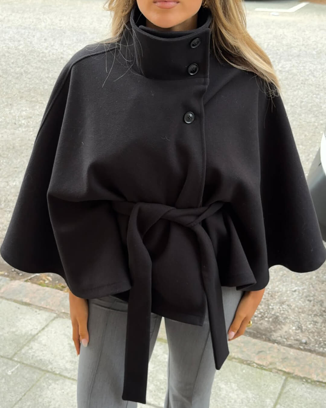 Sophie | Elegante Jacke Damen mit High-Neck & Gürtel