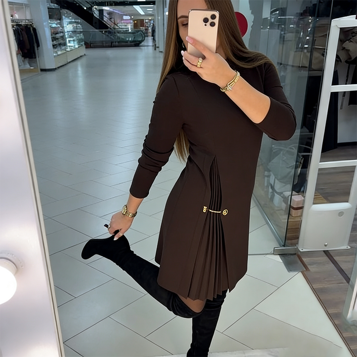 Miriam | Plissiertes Damen Minikleid elegant getragen
