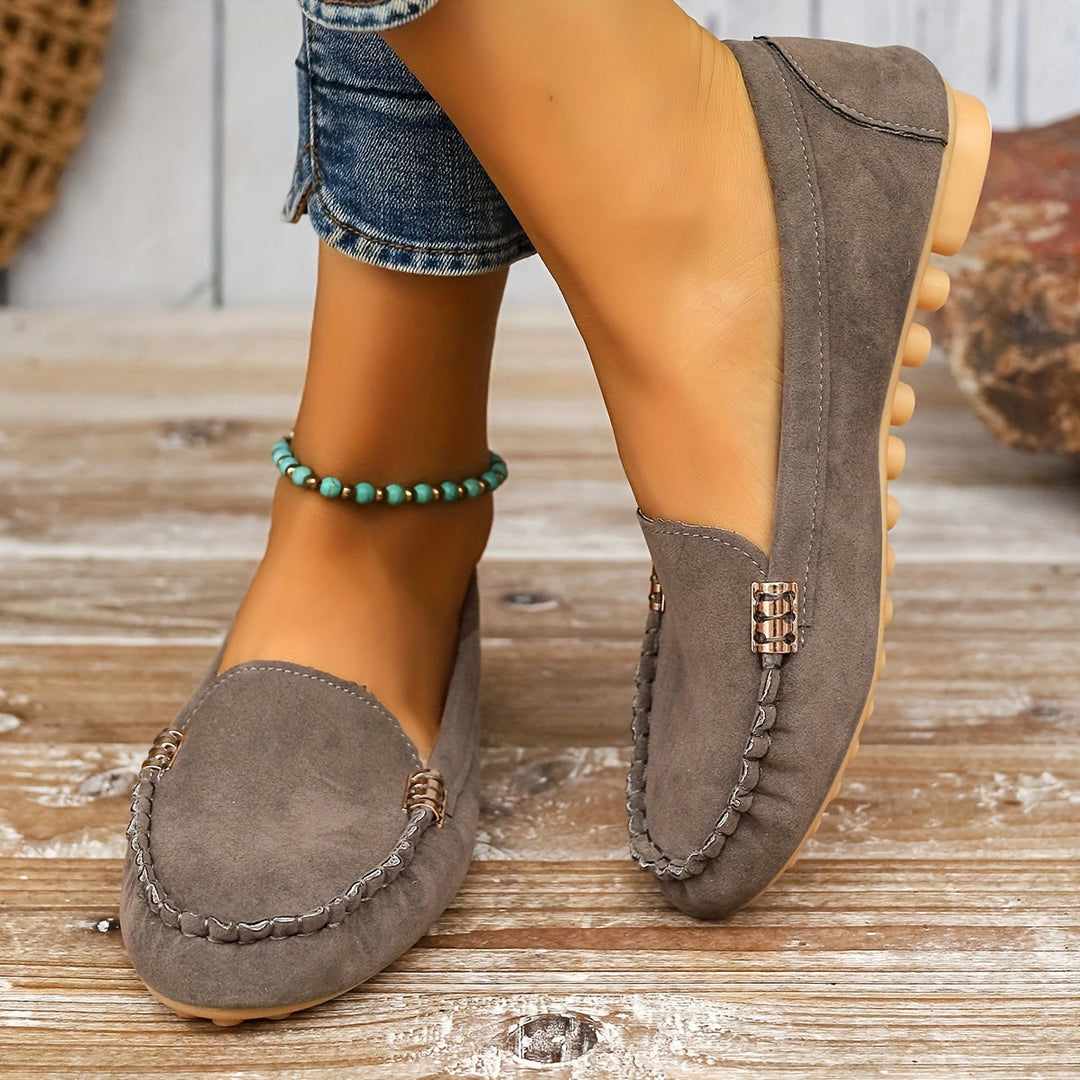 Elegante Wildleder-Loafers mit funkelndem Detail