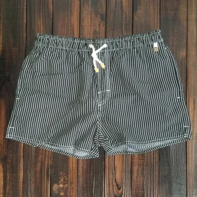Nautisch gestreifte Shorts für den perfekten Marinelook