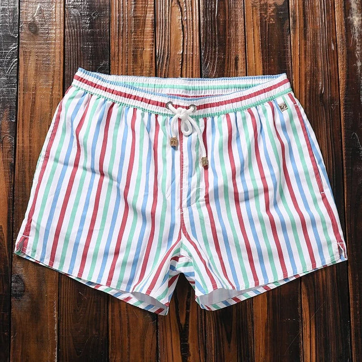 Nautisch gestreifte Shorts für den perfekten Marinelook
