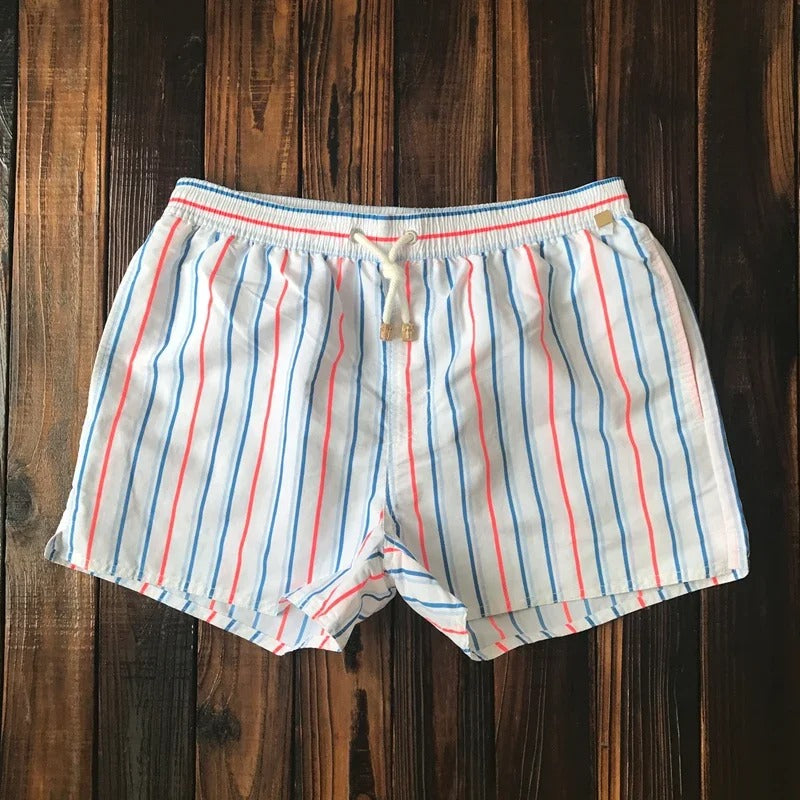 Nautisch gestreifte Shorts für den perfekten Marinelook