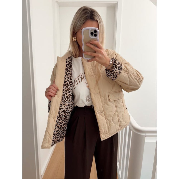 Damenjacke mit Leopardenfutter und Kapuze